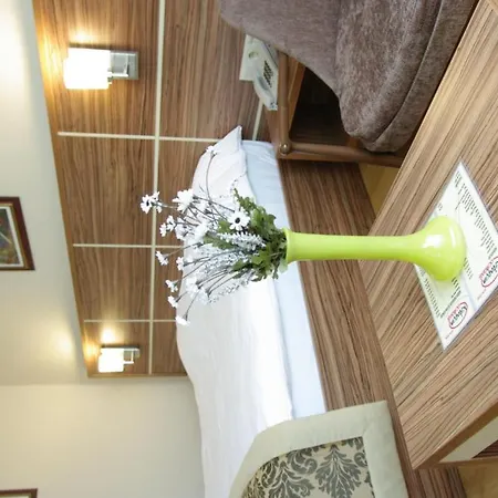 Petek Hotel