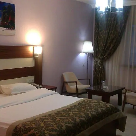 Petek Otel 3*